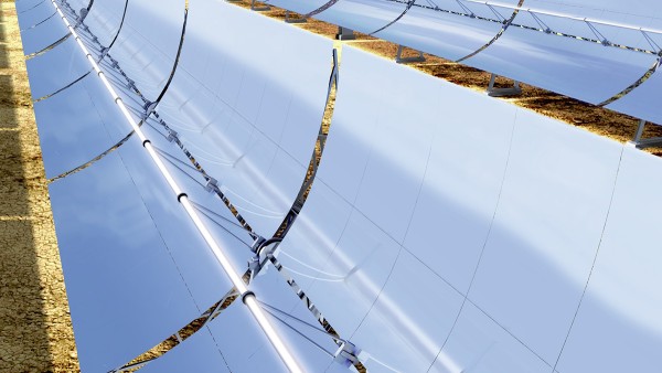 Las centrales de energía solar de concentradores parabólicos forman parte de las centrales termosolares.