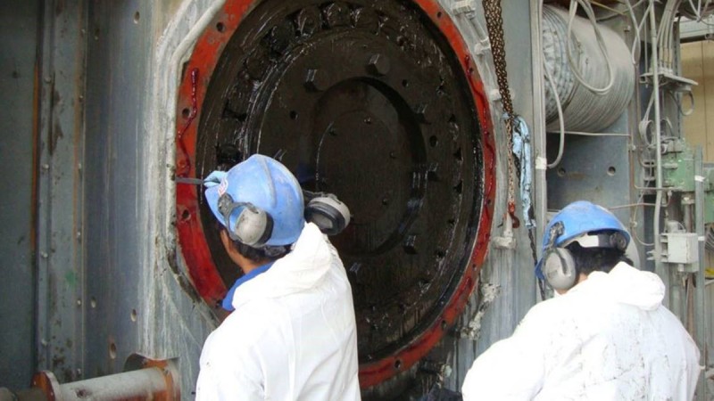 Trabajos de mantenimiento en los rodillos de molienda de alta presión (HPGR)